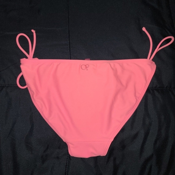 Pink bikini - Picture 3 of 3